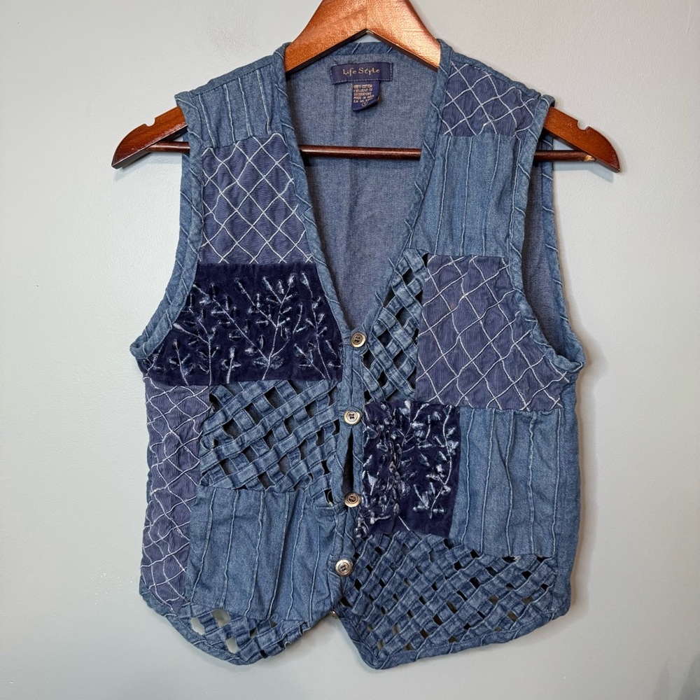 Life Style Women’s Blue Sleeveless V-Neck Patchwork Detailing Denim Vest. Small
